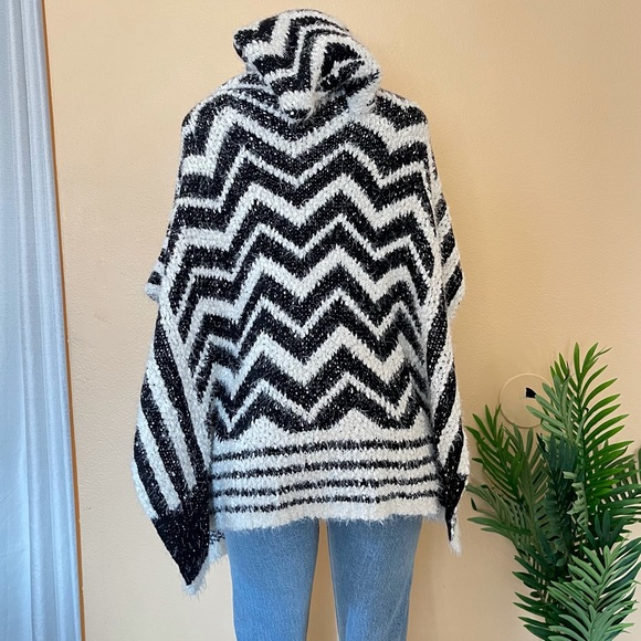Modena hoodie, poncho, cardigan,cape ,sweater one size - Picture 8 of 12